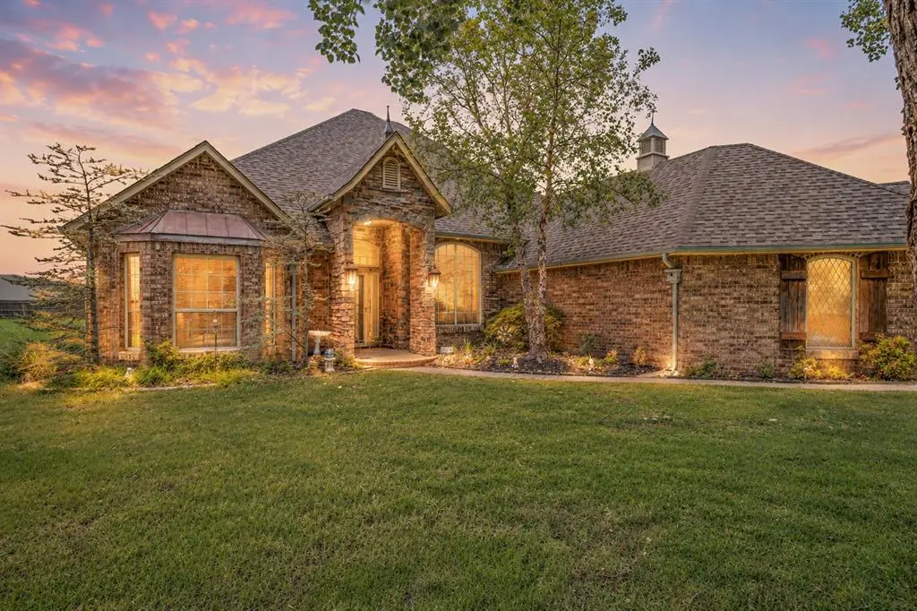 15215 Coral Creek LN, Oklahoma City, OK 73165