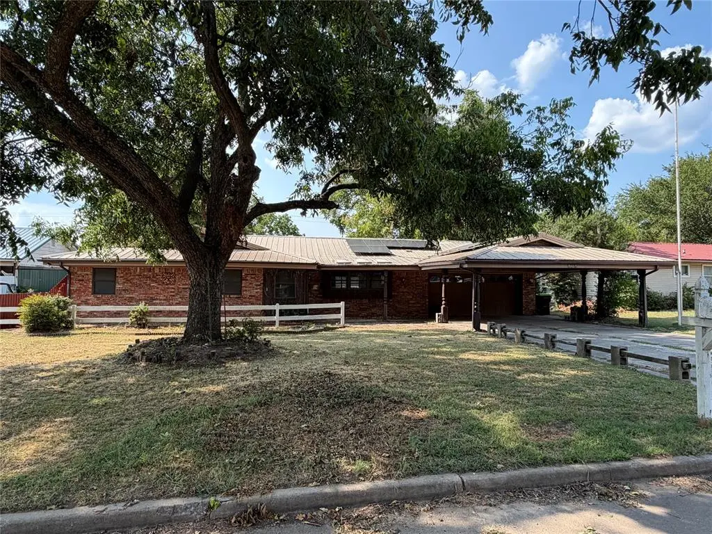 808 N Burns ST, Holdenville, OK 74848