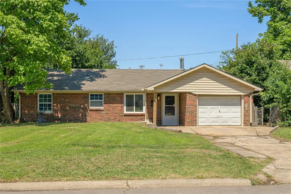 1009 Bell DR, Midwest City, OK 73110