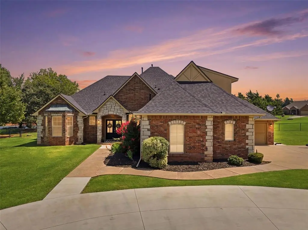 8321 Venezia LN, Edmond, OK 73034