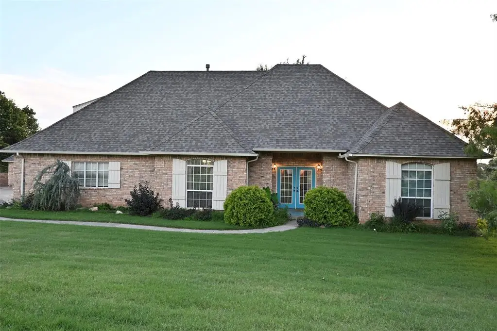 2077 Clearwater DR, Choctaw, OK 73020