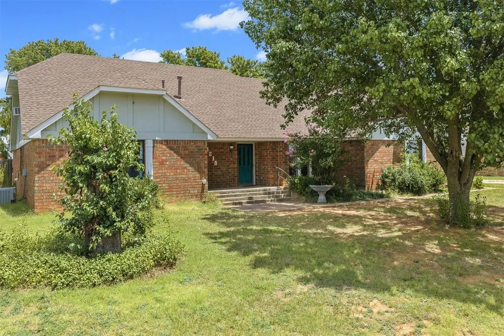 1218 Ridgewood DR, Lindsay, OK 73052