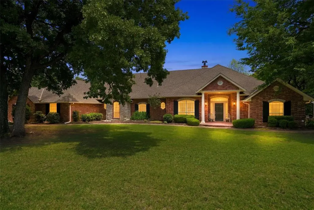 2 S Arcadian Oaks DR, Edmond, OK 73034