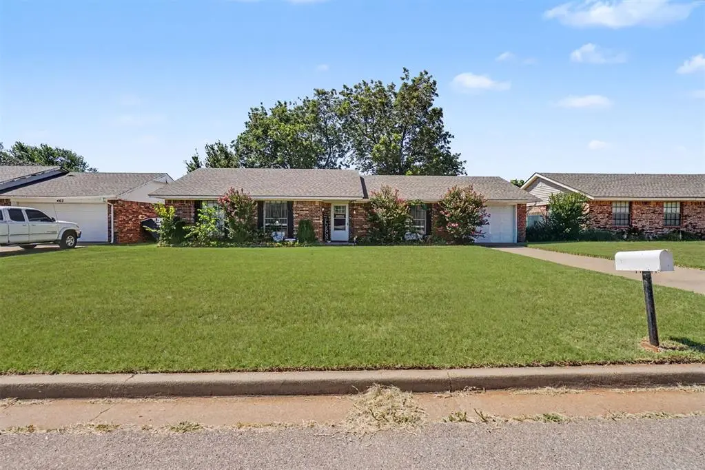 404 Kimberly DR, Elk City, OK 73644