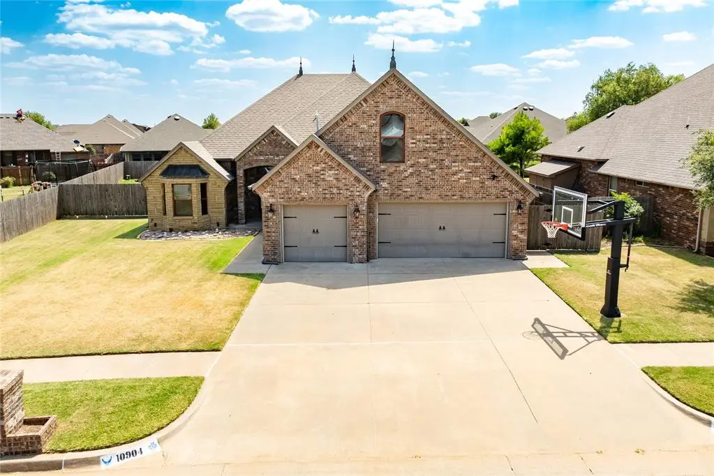 10904 SW 19th ST, Yukon, OK 73099