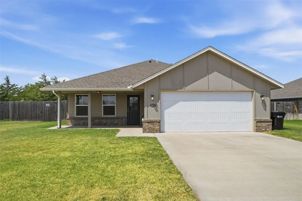 1513 Avalon DR, Altus, OK 73521