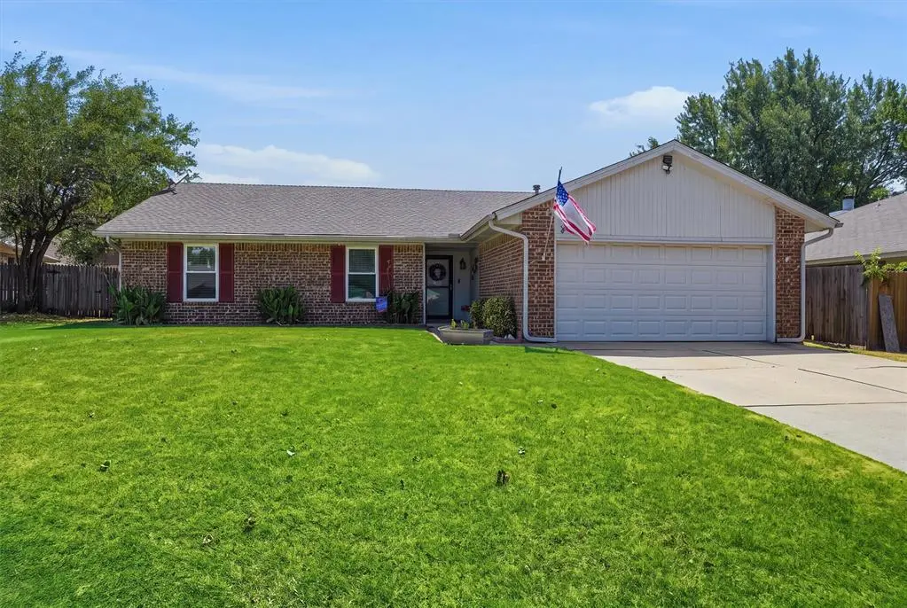 1608 N Green Leaf CIR, Edmond, OK 73013