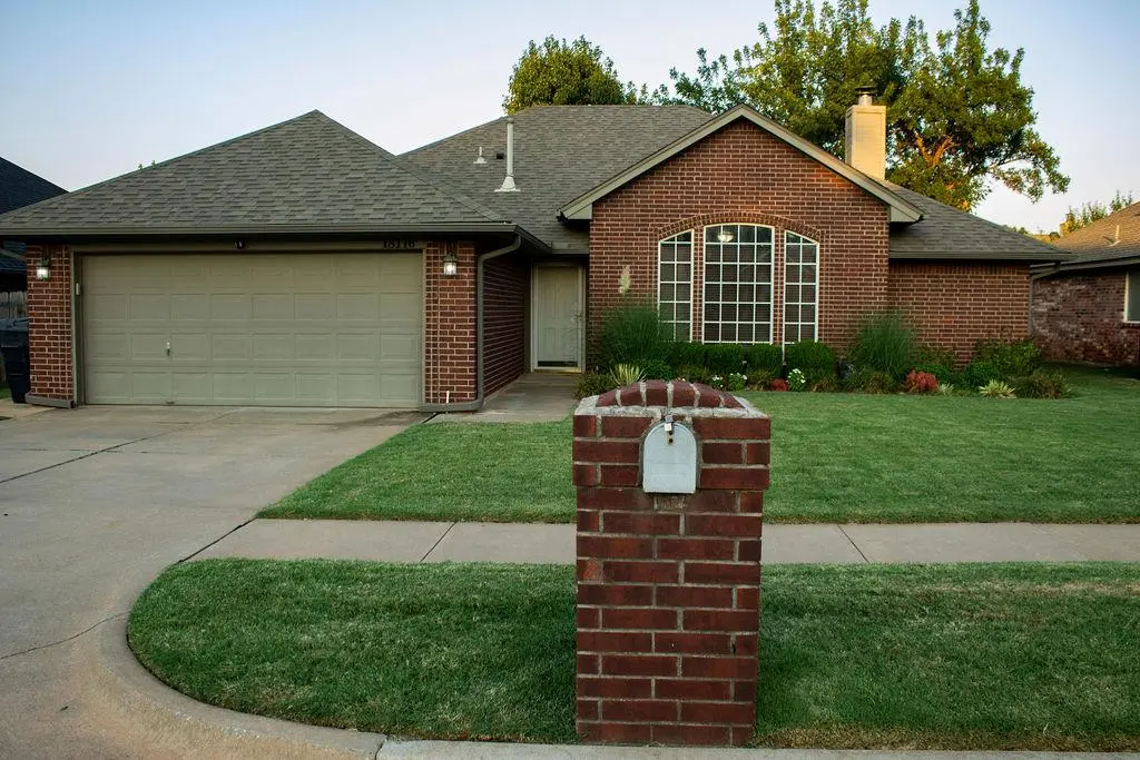 18116 Chestnut Oak DR, Edmond, OK 73012
