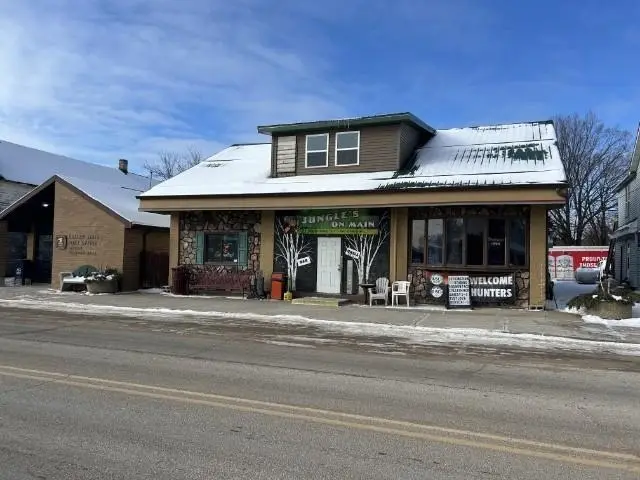 1215 MAIN ST, Gresham, WI 54128