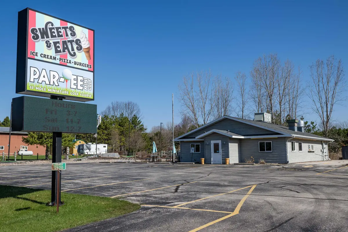 2630 SCHOOL LN, Green Bay, WI 54313
