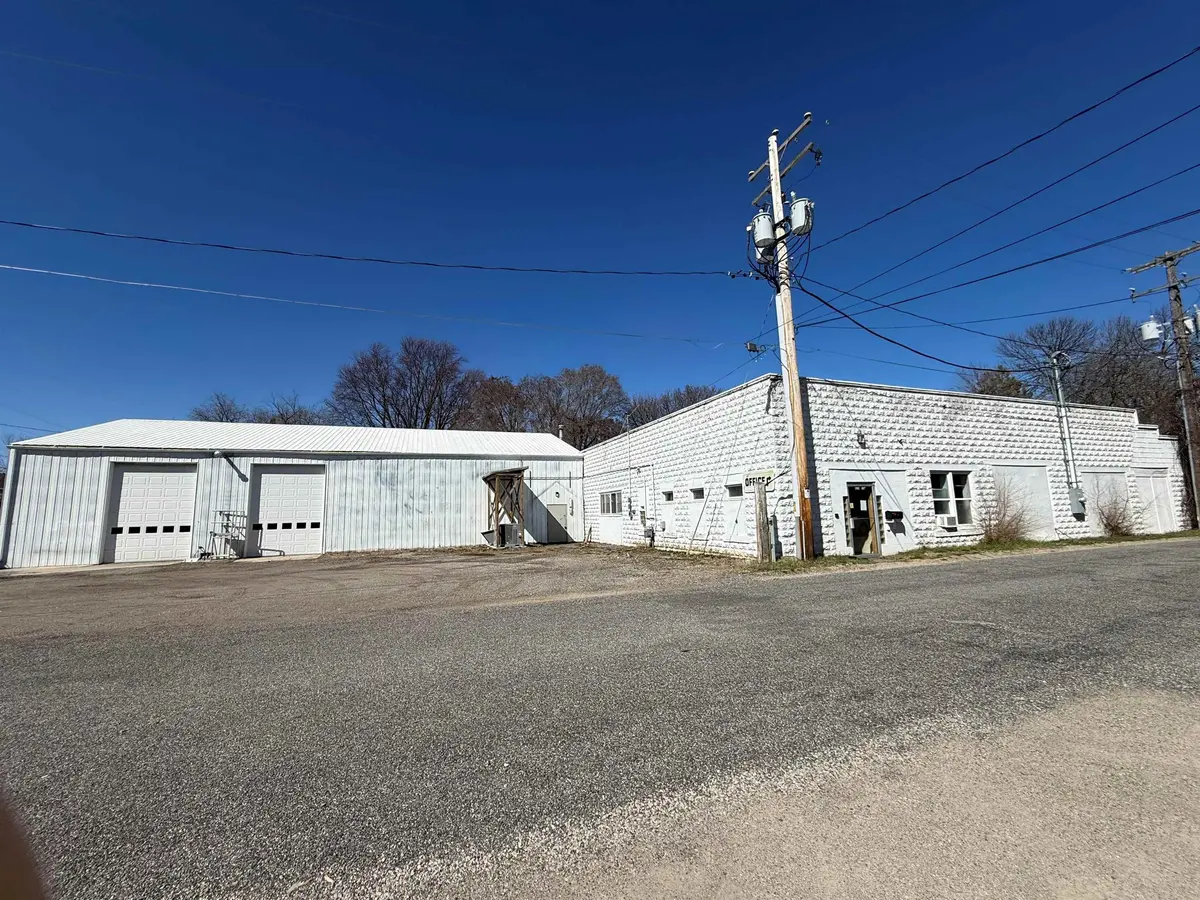 436 10TH AVE, Menominee, MI 49858