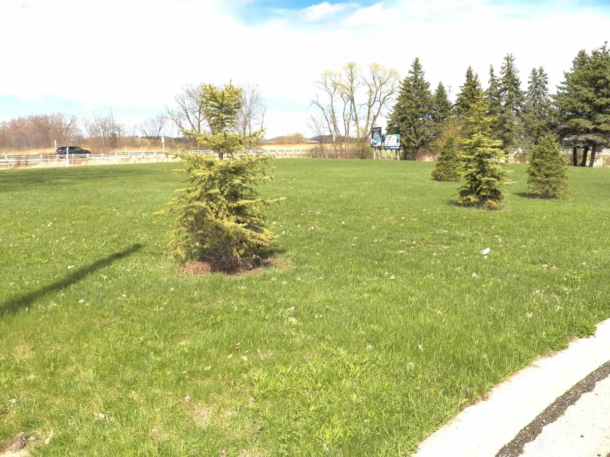 201 WEST HAVEN CT #8, Luxemburg, WI 54217-0000