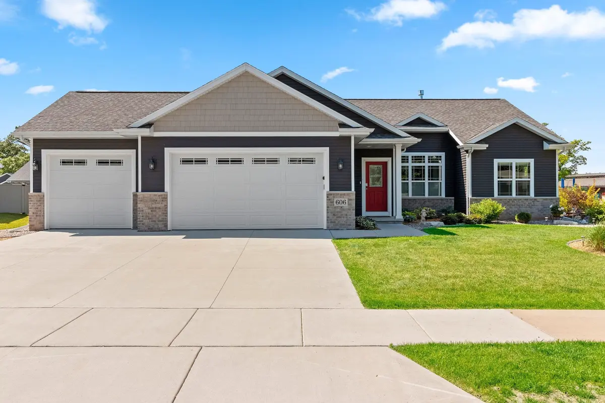 606 W 3RD ST, Shawano, WI 54166