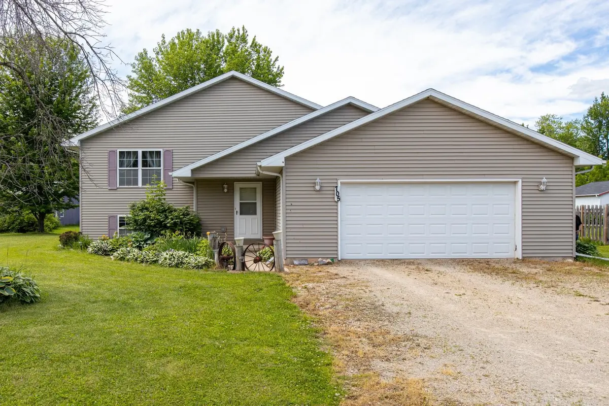 705 RIVERVIEW DR, Fremont, WI 54940