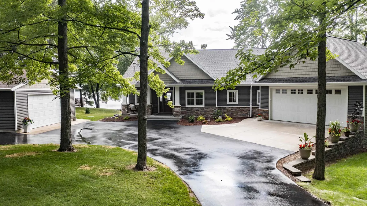 N6956 W PINE LAKE RD, Wild Rose, WI 54984