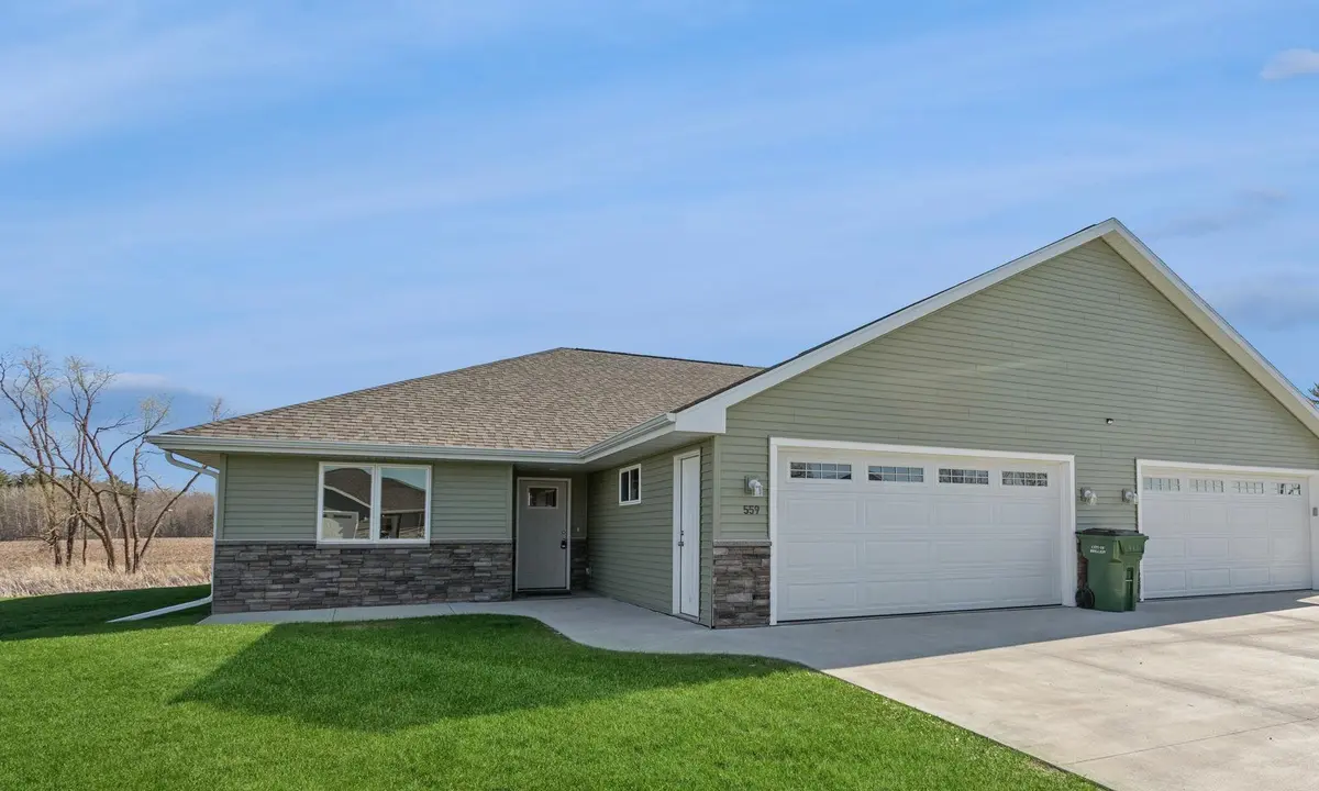 559 SUMMER DR, Brillion, WI 54110