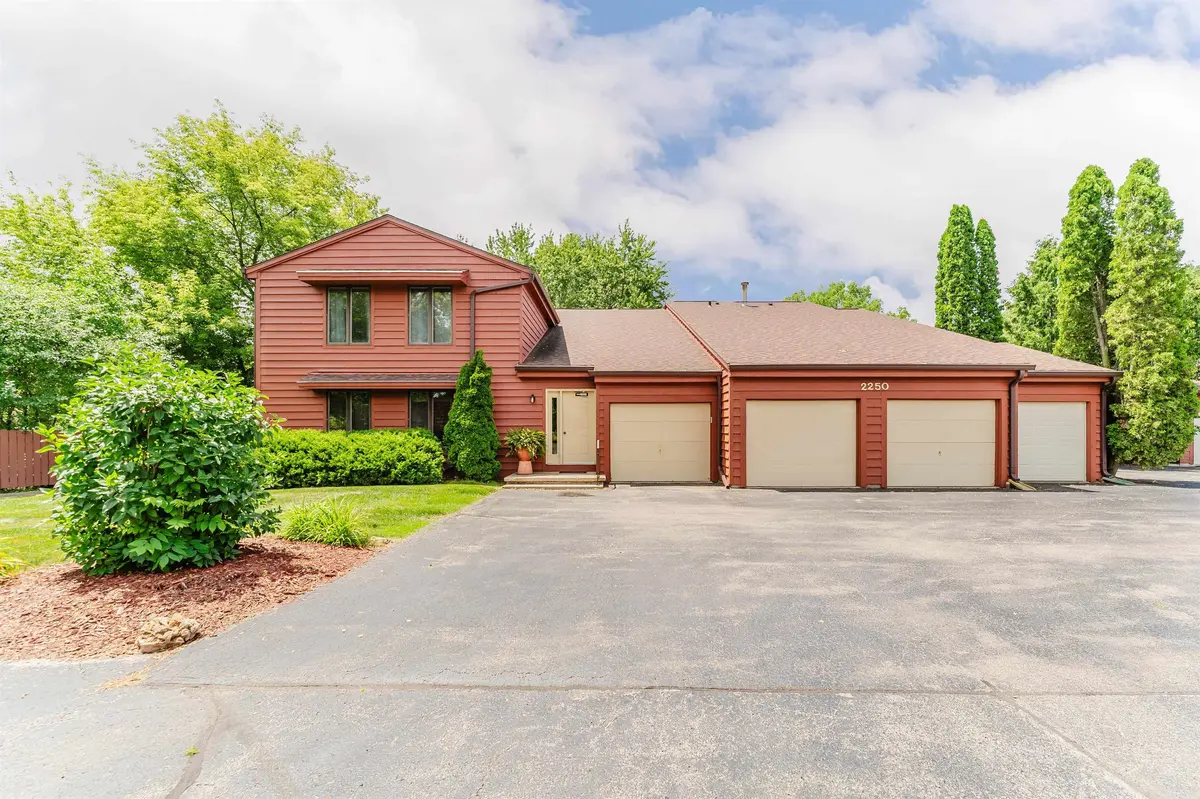 2250 MEADOWBROOK CT #UNIT C, Oshkosh, WI 54904-7853