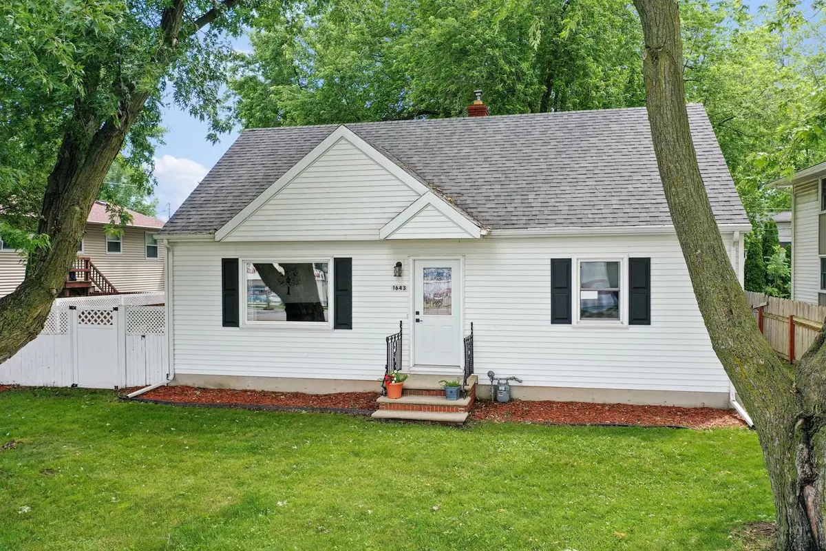 1643 W MASON ST, Green Bay, WI 54303-2365
