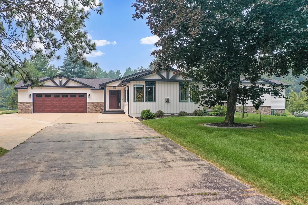 2305 JESSE LN, Suamico, WI 54313-7706