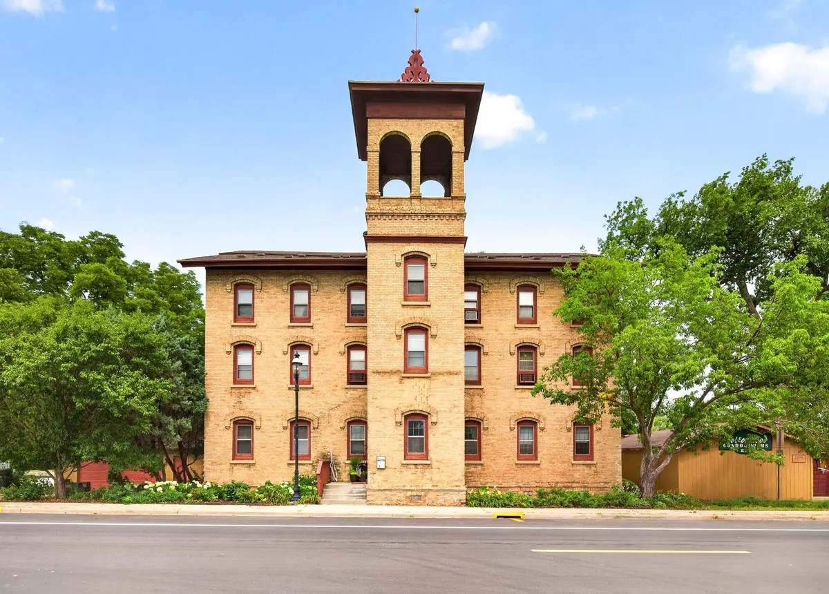 251 E MAIN ST #303, Omro, WI 54963-1400