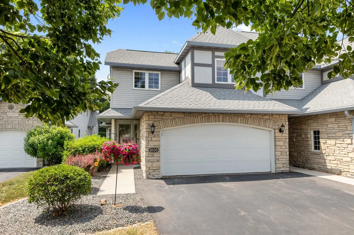 1609 N LILAS DR, Appleton, WI 54914-1203