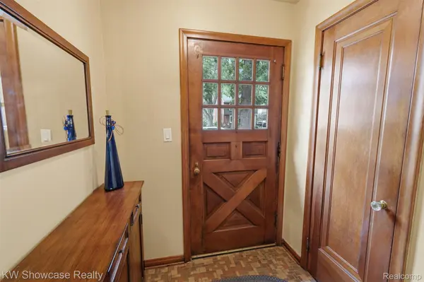 2071 Dorothea RD, Berkley, MI 48072