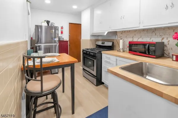 52 Clinton Pl, Newark City, NJ 07108