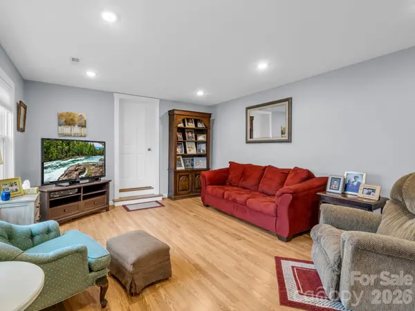 1086 Carters Ridge RD, Spruce Pine, NC 28777