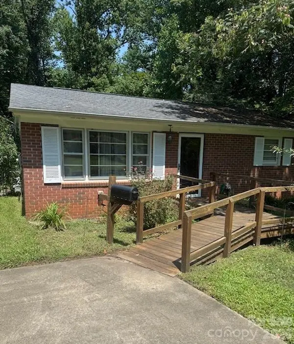 411 Holly Hills RD, Dallas, NC 28034