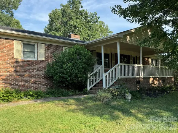 804 Lauras LN, Albemarle, NC 28001
