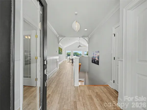 3826 Landmark DR, Sherrills Ford, NC 28673