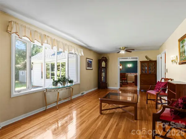 101 Castlerock DR, Asheville, NC 28806