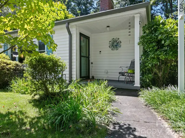 28 Arthur RD, Asheville, NC 28806