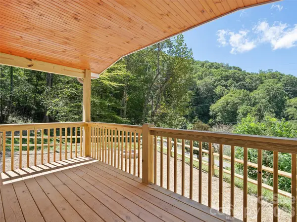26 Lancelot LOOP, Canton, NC 28716