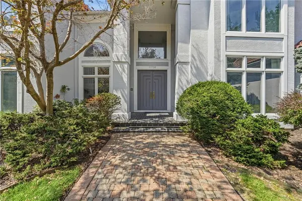 11708 Brookwood AVE, Leawood, KS 66211