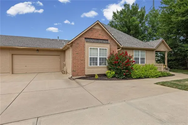 15171 S Symphony DR #3002, Olathe, KS 66062