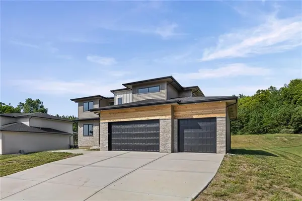 1006 Meadowbrook DR, Kearney, MO 64060