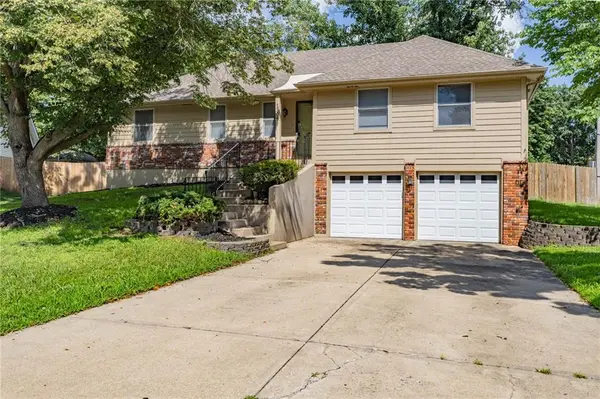 1308 S Apache CT, Olathe, KS 66062