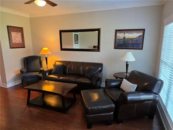11628 TOMAHAWK CREEK Pkwy, Leawood, KS 66211