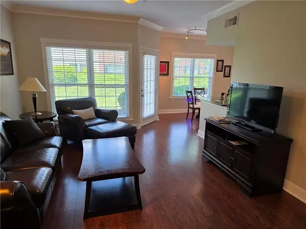 11628 TOMAHAWK CREEK Pkwy, Leawood, KS 66211