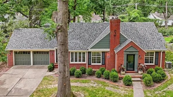 8020 Manor RD,  Leawood,  KS 66206