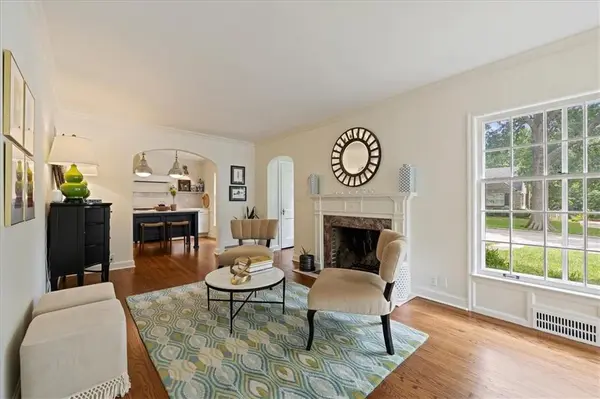 8020 Manor RD, Leawood, KS 66206