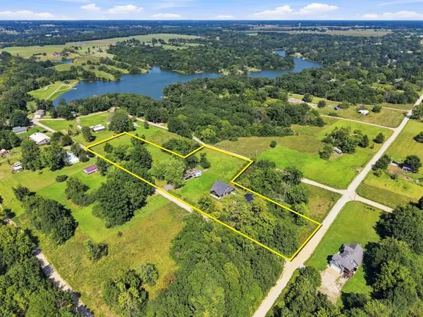 1999 Goose DR, Odessa, MO 64076
