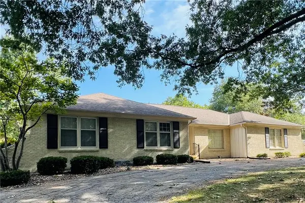 7500 W 99th TER, Overland Park, KS 66212