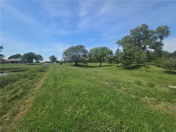 529 SE DD HWY, Warrensburg, MO 64093