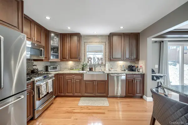 31 Reservoir RD, White Plains, NY 10603
