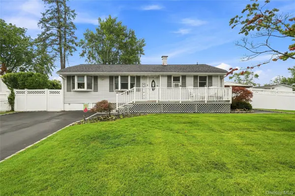 5 Talbot LN, Selden, NY 11784