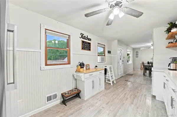 5 Talbot LN, Selden, NY 11784