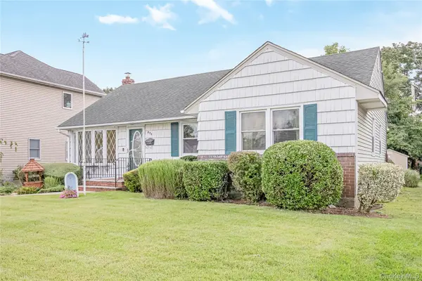 874 Alan DR, Wantagh, NY 11793