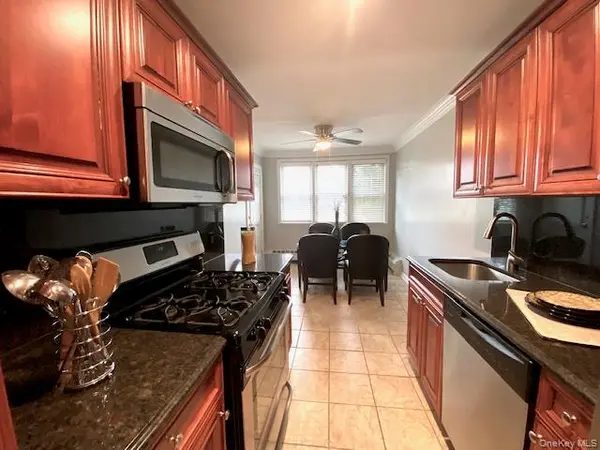 69 Prospect AVE #11P, Hewlett, NY 11557